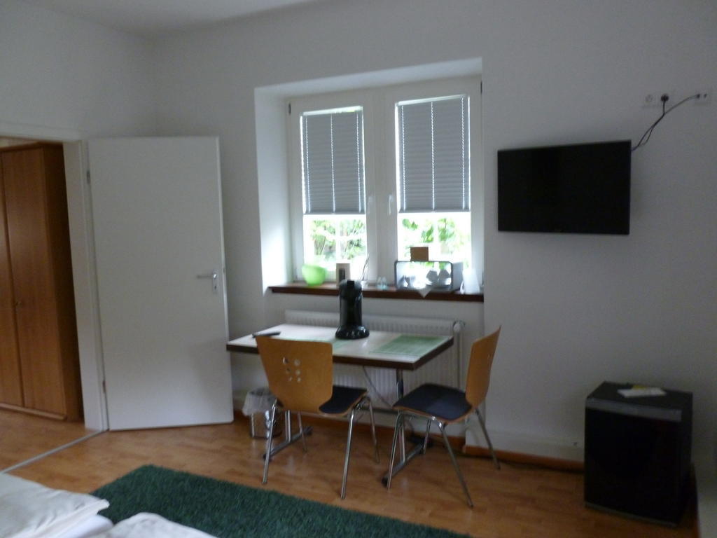 Altes Vogtshaus Hotel Weil am Rhein Kamer foto